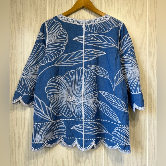 Chico’s Artisan Embroidered Floral Popover Top Blue Size 2 - Picture 4 of 5